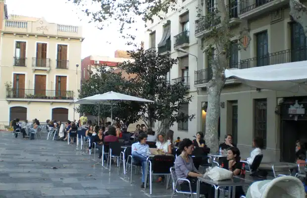 que es une plaza del sol y que servicios ofrece a los visitantes